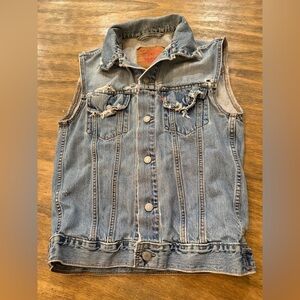 80s style Levi’s trucker jean vest modele Small distressed